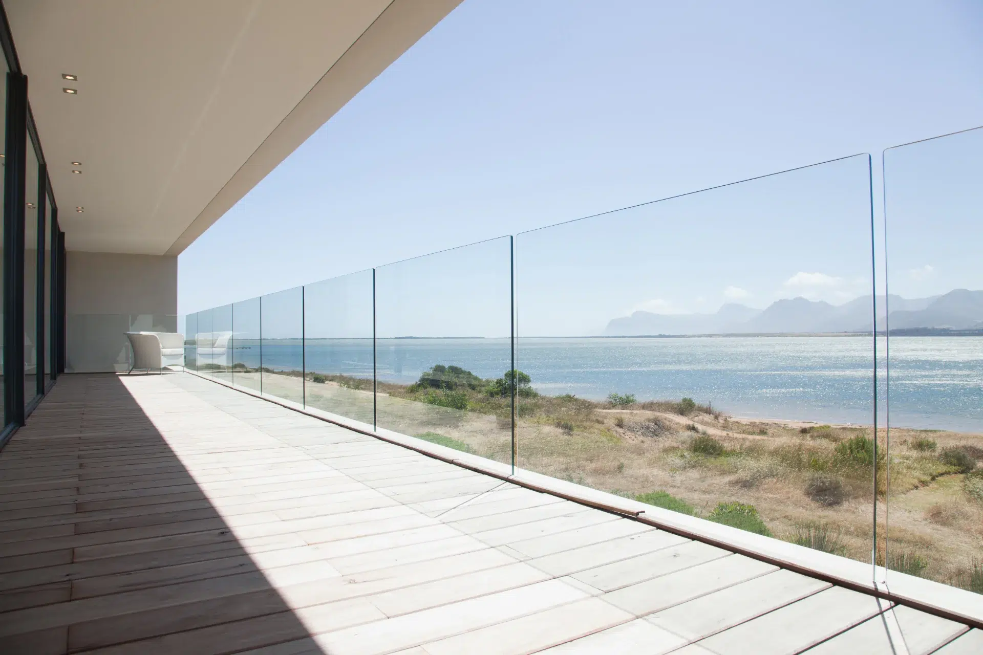 VLX 120 Glass Railing System in Lighthouse Point, FL | Sightline Windows & Doors Lighthouse Point - detail 1